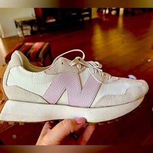 Excellent shape!!! New Balance Size 8 - B • color: Moonbeam with December Sky